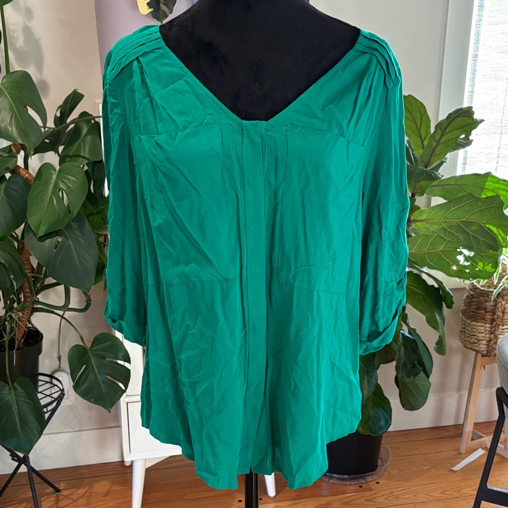 Elegant Green Blouse with pleats